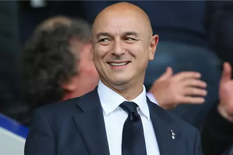 مُنع من دخول الملعب وأُعيدت ممتلكاته بشاحنة… كيف غادر ليفي توتنهام؟